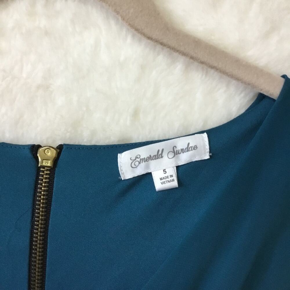 Emerald Sundae Green Sleeveless Dress - Picture 3 of 11